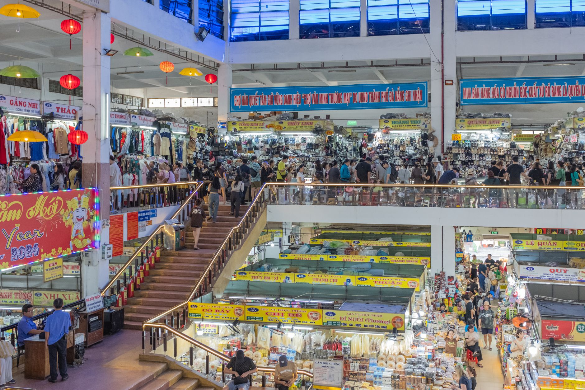 Explore the vibrant Han Market in Da Nang, Vietnam, bustling with shoppers and local goods.