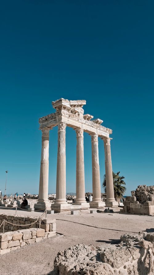 Free A majestic view of ancient temple ruins under a clear blue sky, showcasing historical architecture. Stock Photo