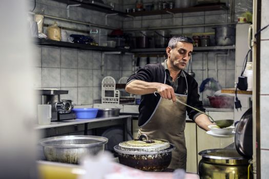 Dapur komersial dengan peralatan stainless steel higienis