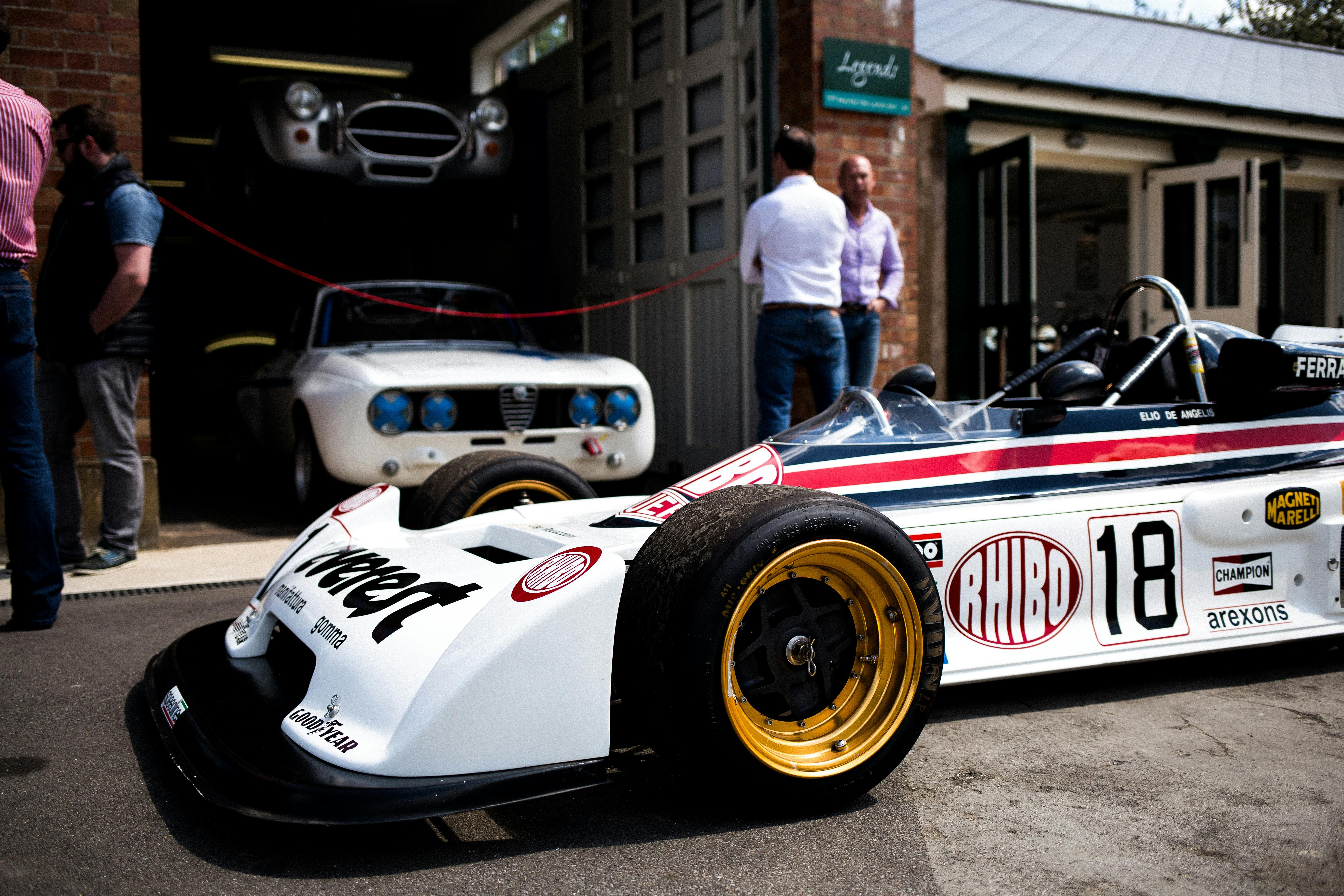 5 Car Add-Ons That Mechanics Call “Money Traps”