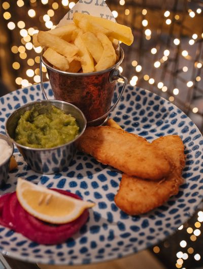 Fish, chips & mushy peas