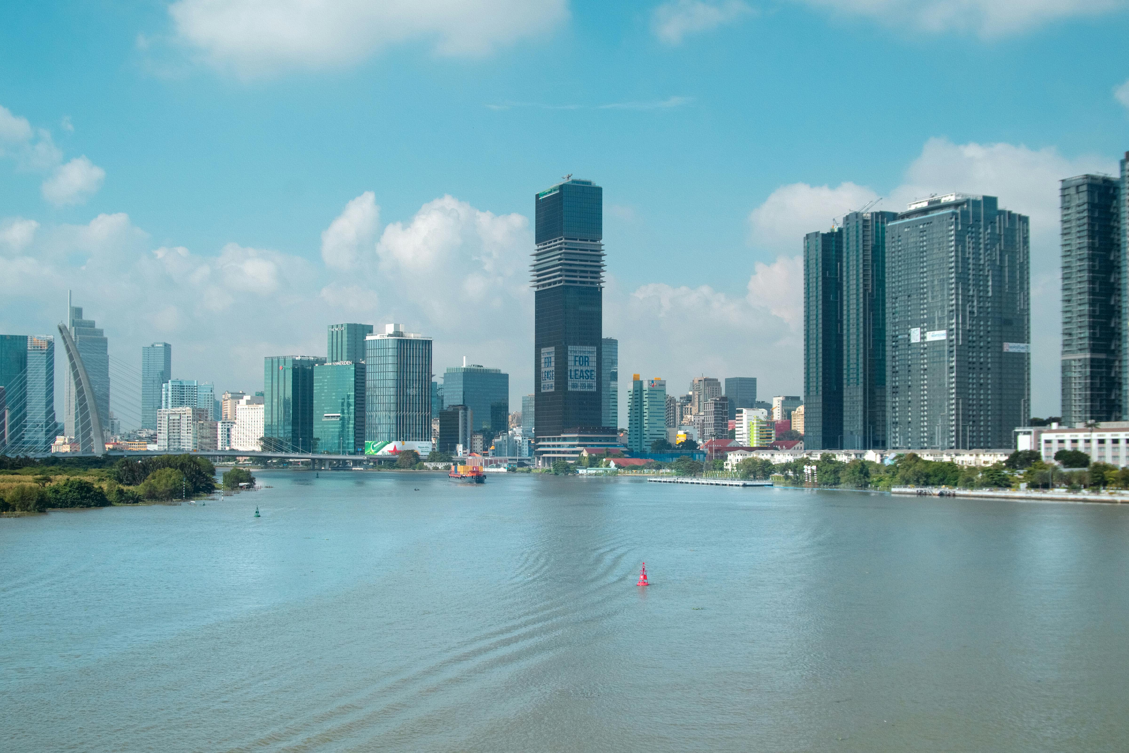 財經青紅燈｜月入2.5萬與5.2萬的理財差異解析