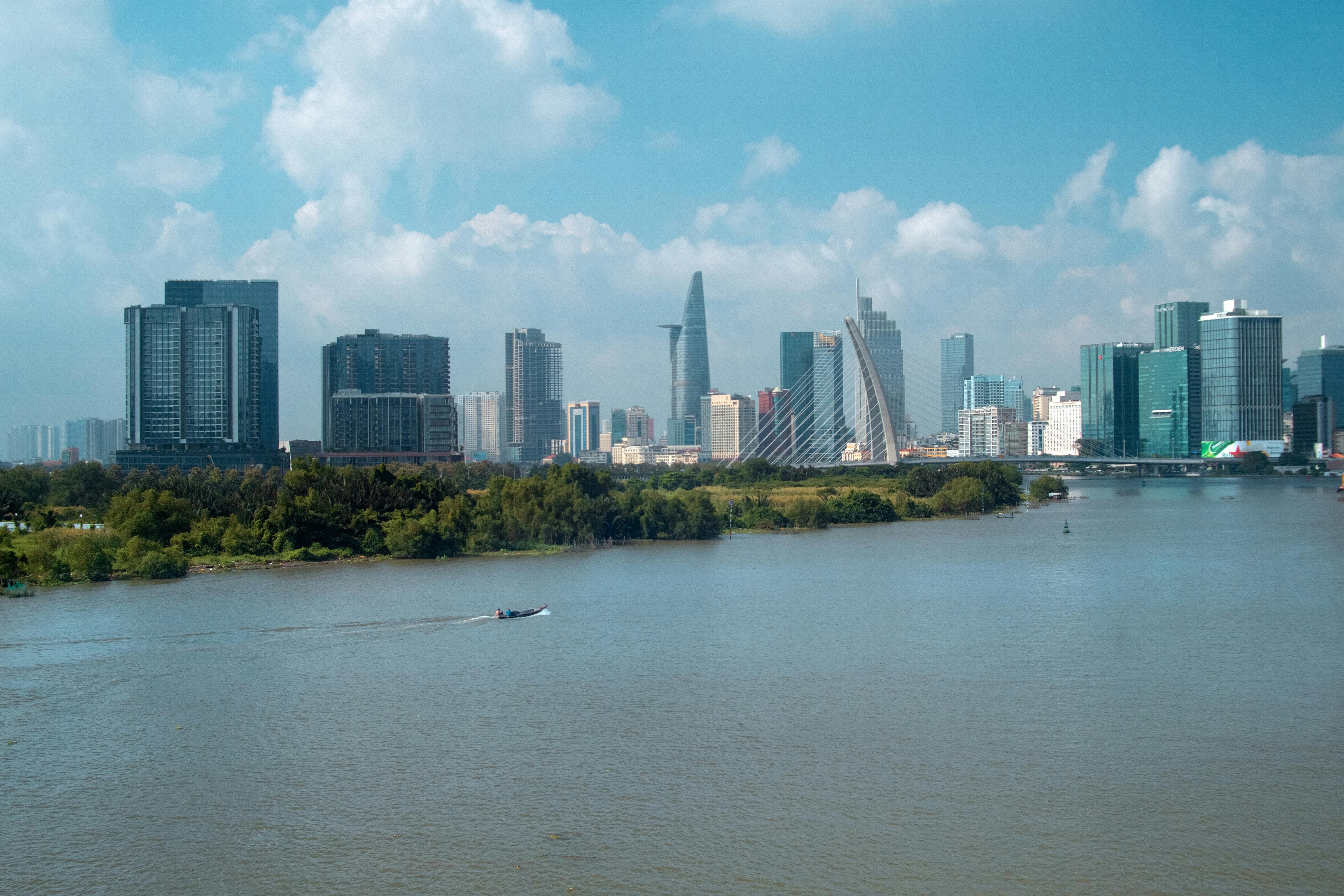 財經青紅燈｜月入2.5萬與5.2萬的理財差異解析