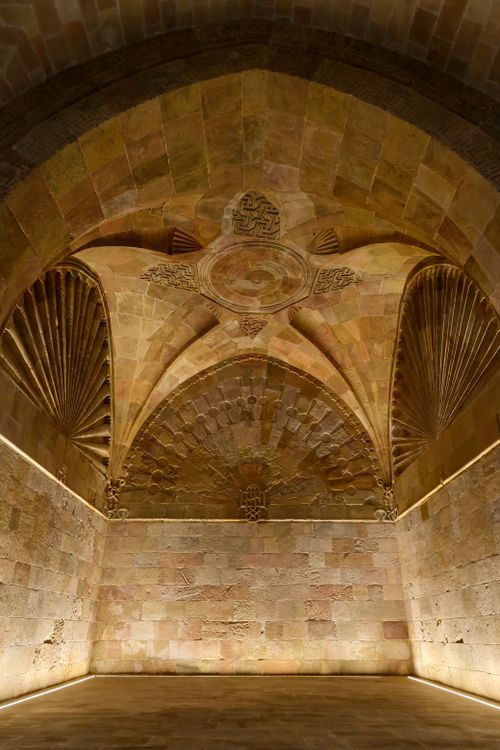Free A stunning indoor shot of a detailed vaulted ceiling with decorative stonework and arches. Stock Photo