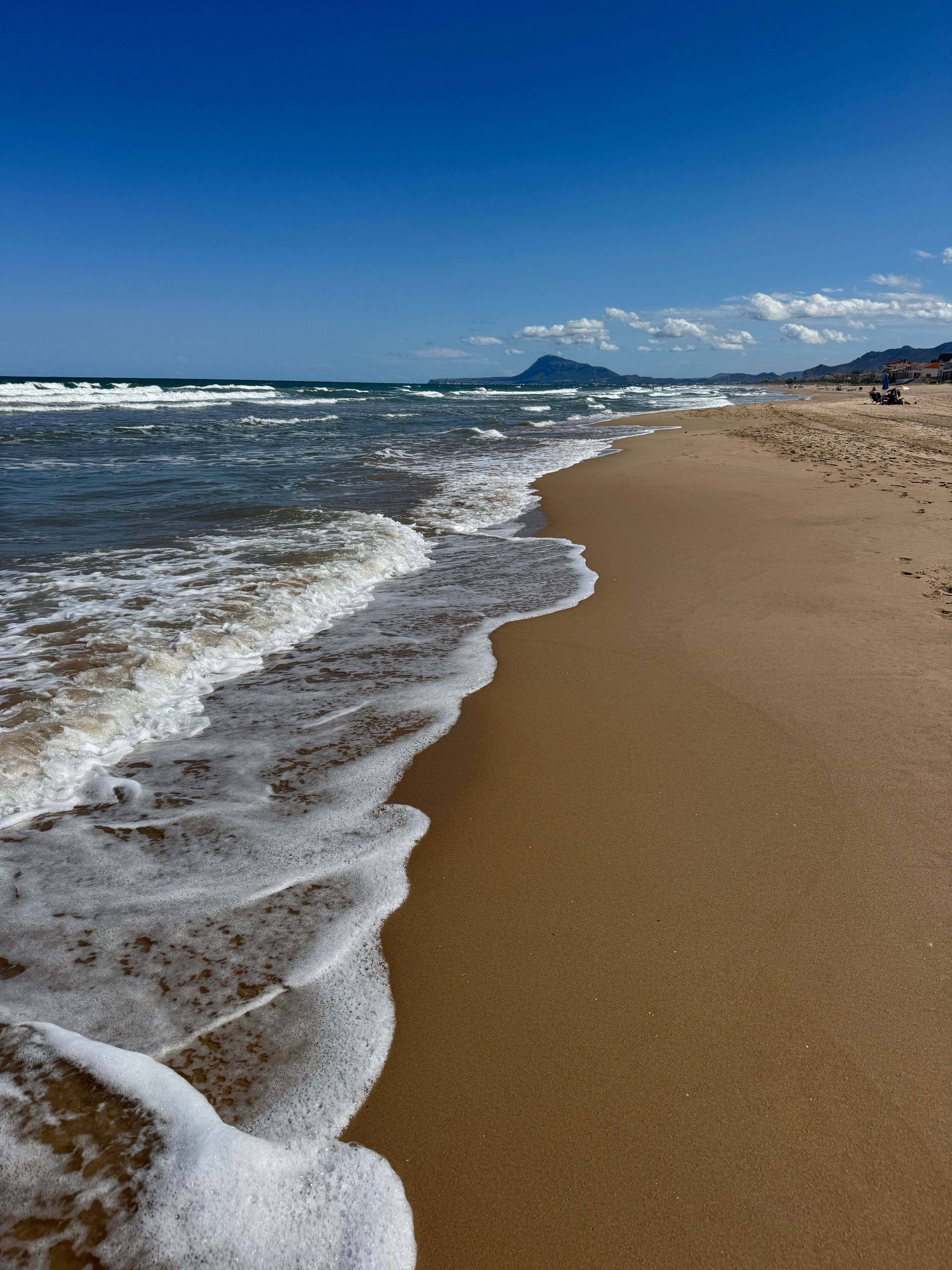 Sunny Beach with Waves and Clear Blue Sky · Free Stock Photo