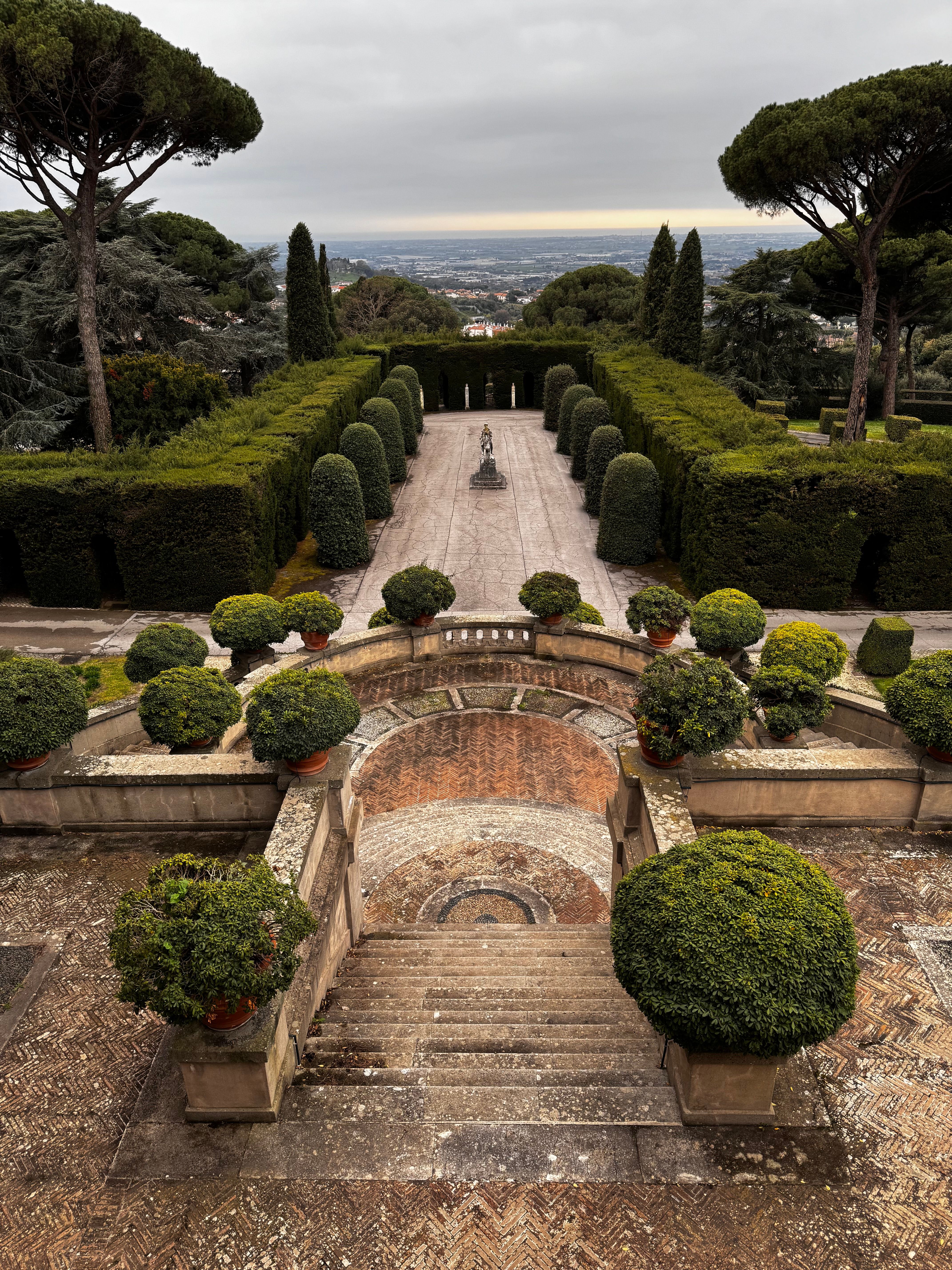 Elegant Italian Garden with Topiary and Trees · Free Stock Photo