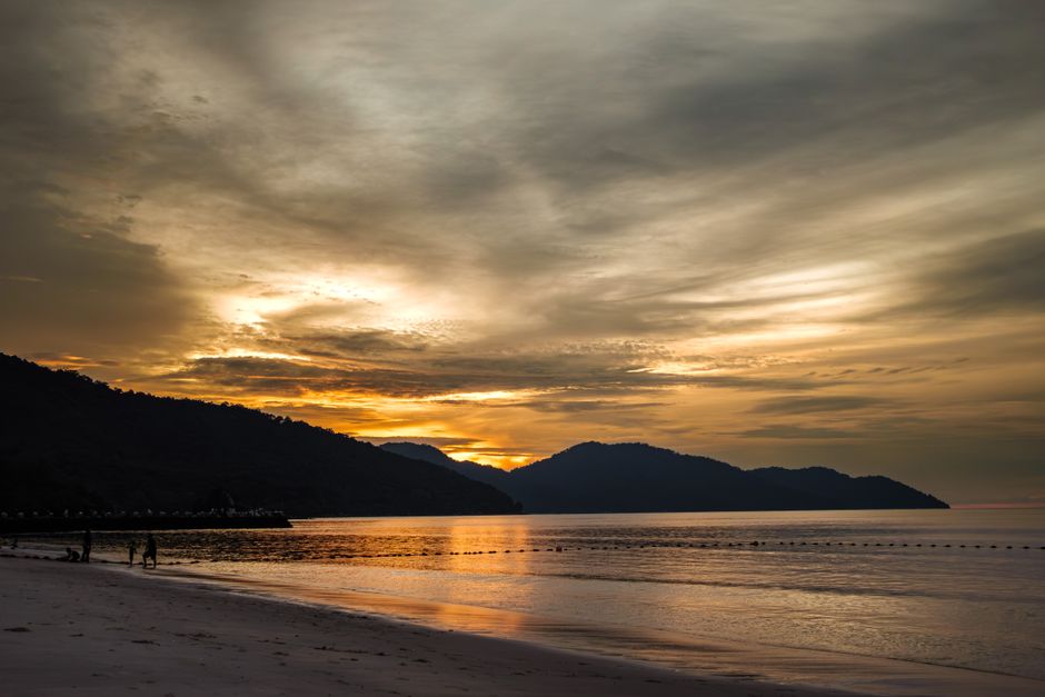 Menangkap Keindahan Senja di Pulau Ararkula: Spot Foto yang Tak Terlupakan