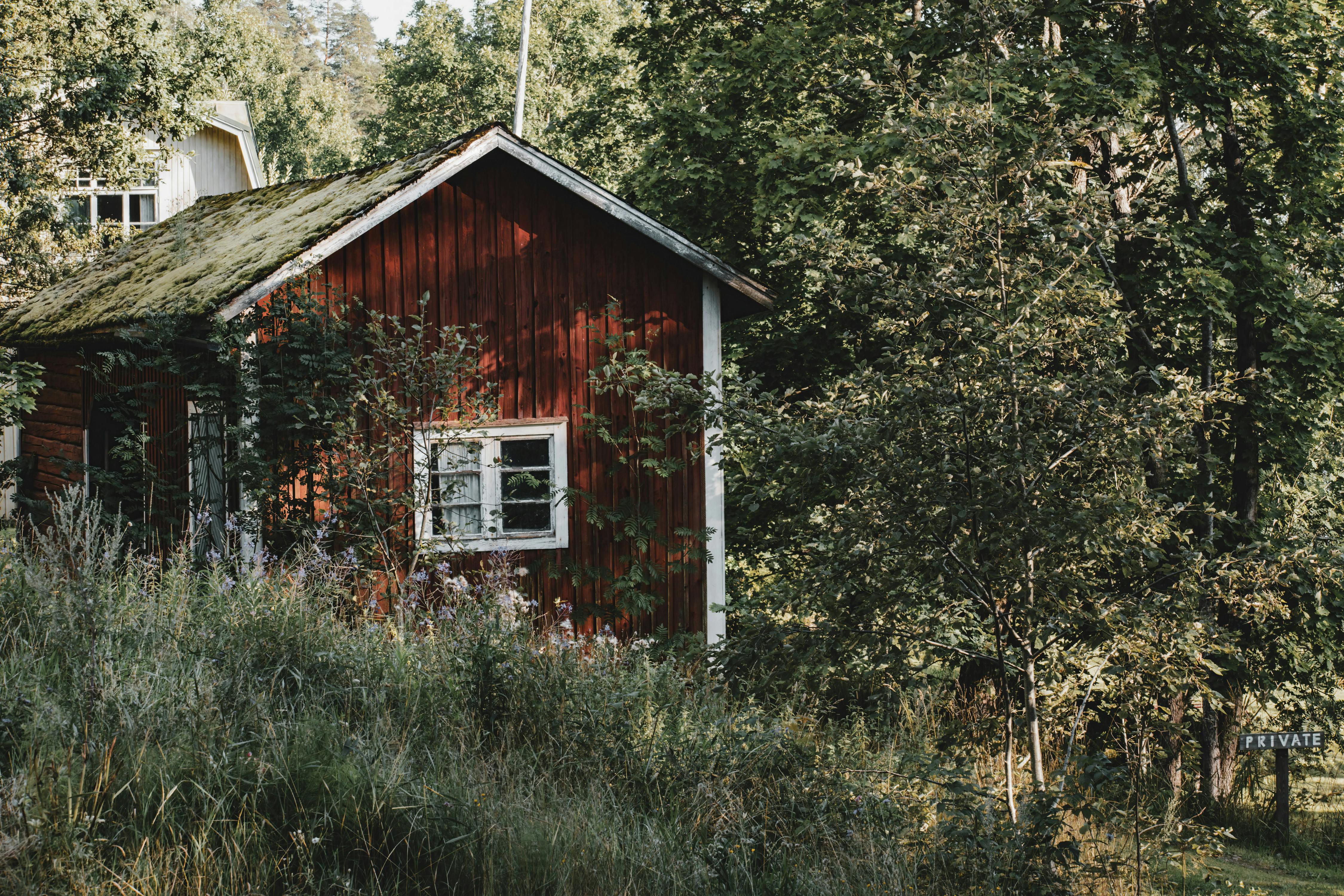 The hidden reason mortgage rates won’t drop yet — Photo by Karolina on Pexels