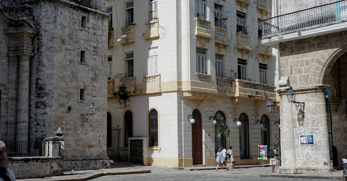 生活:瓊瑤御用女主角容貌大變,感情坎坷無兒女,喪夫後獨居面臨