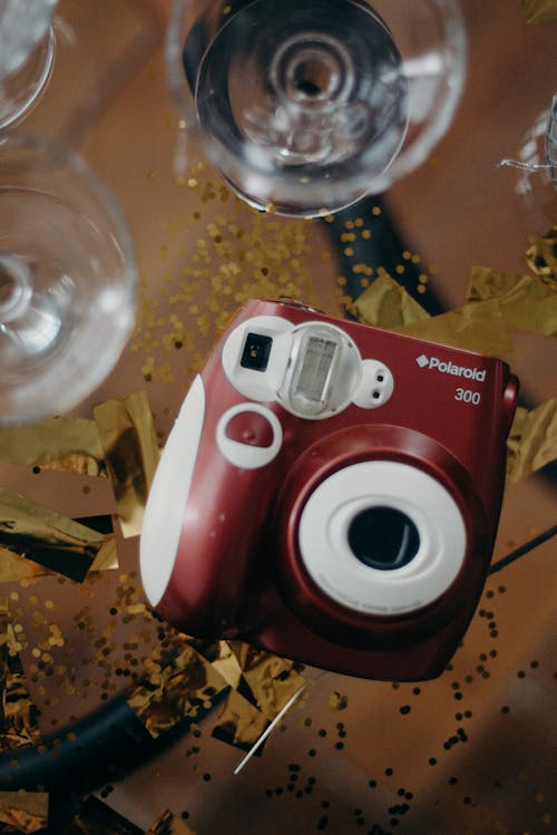 Rote Polaroid 300 Kamera