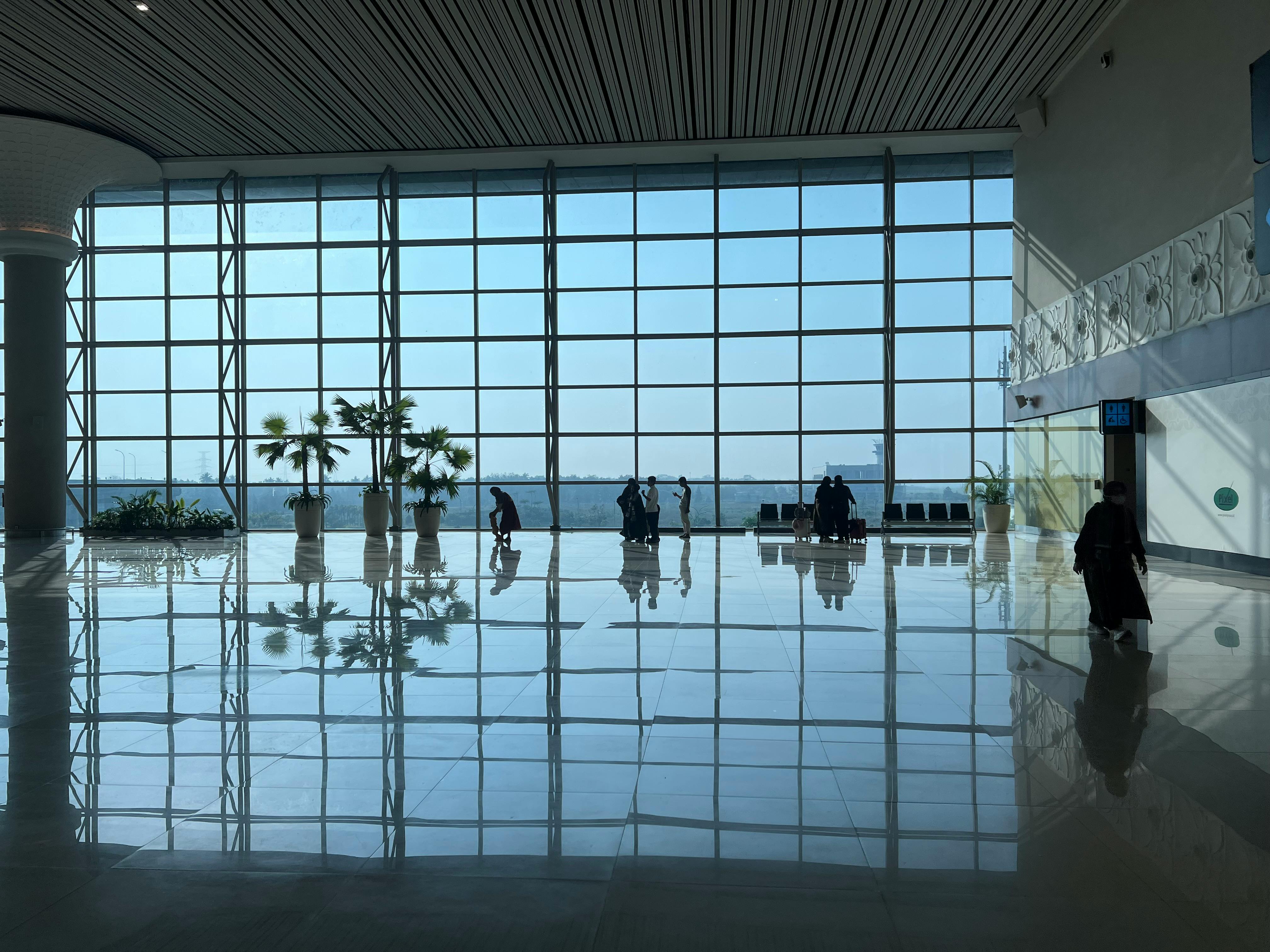 羅冠聰持簽證飛新加坡遭盤問4小時後拒絕入境，疑涉政治因素