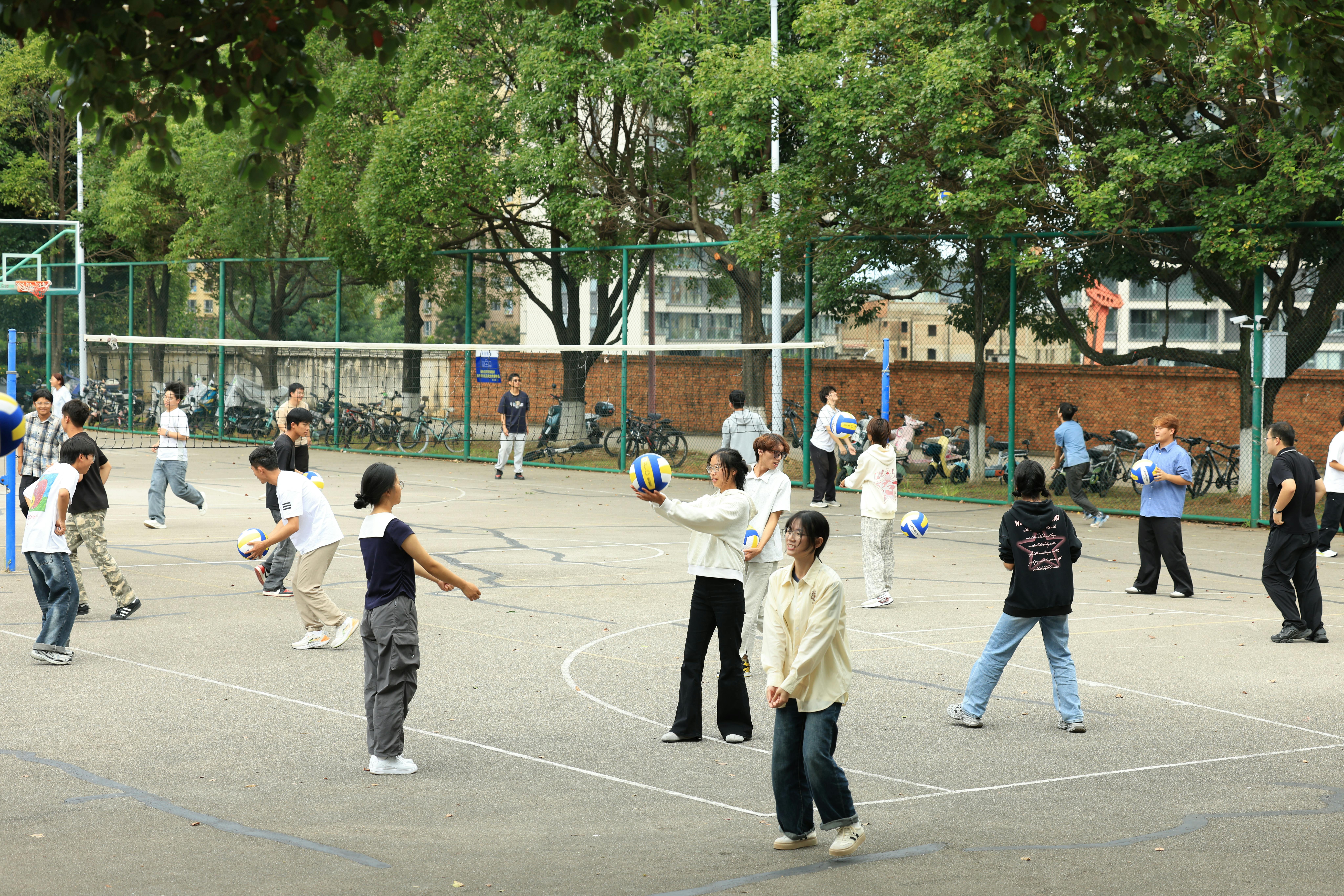 黃國昌爆政治跟監 柯文哲未陪駕 今缺席京華城庭審引關注