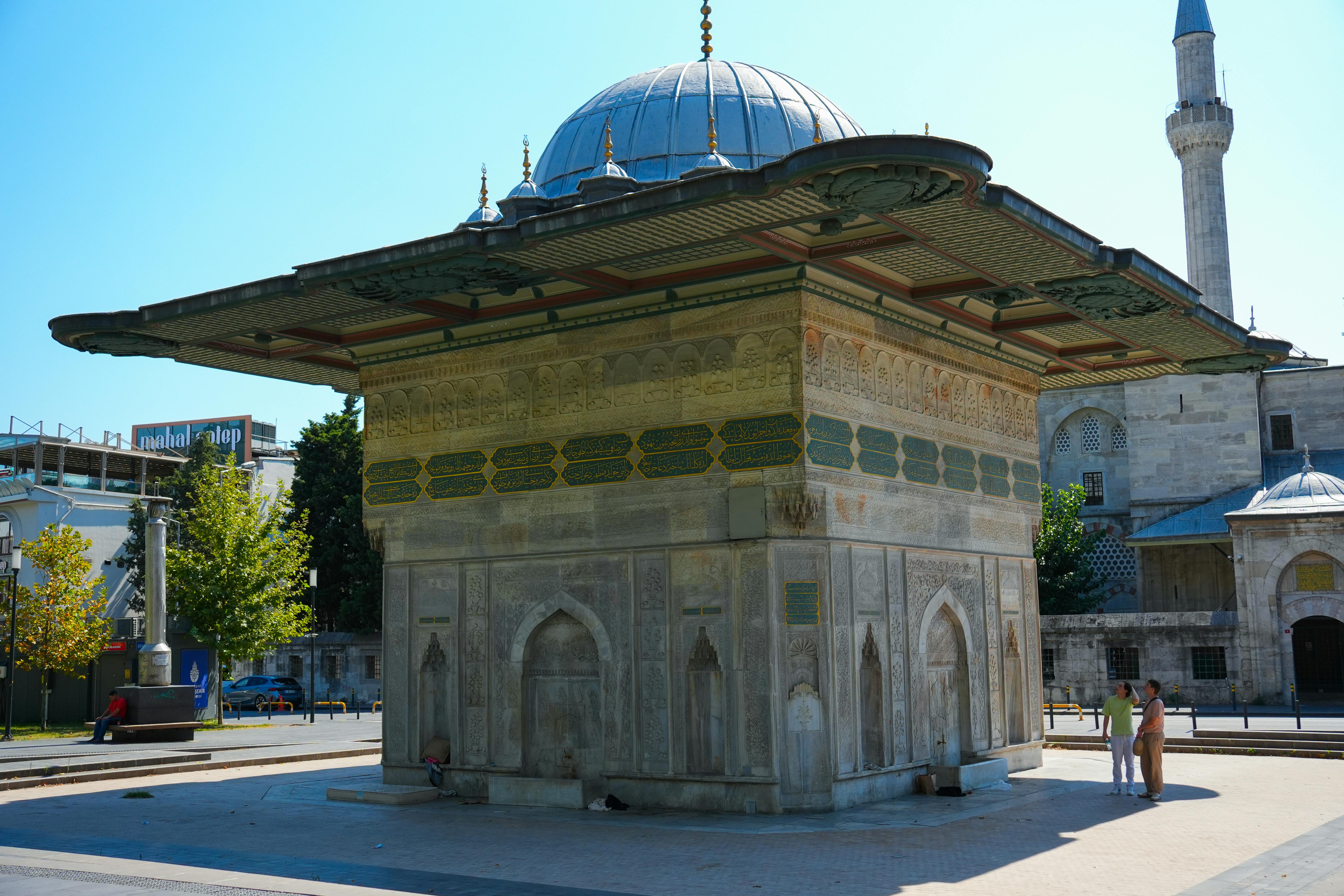 Discovering the Enchanting World of Ancient Perfumes and Fragrances