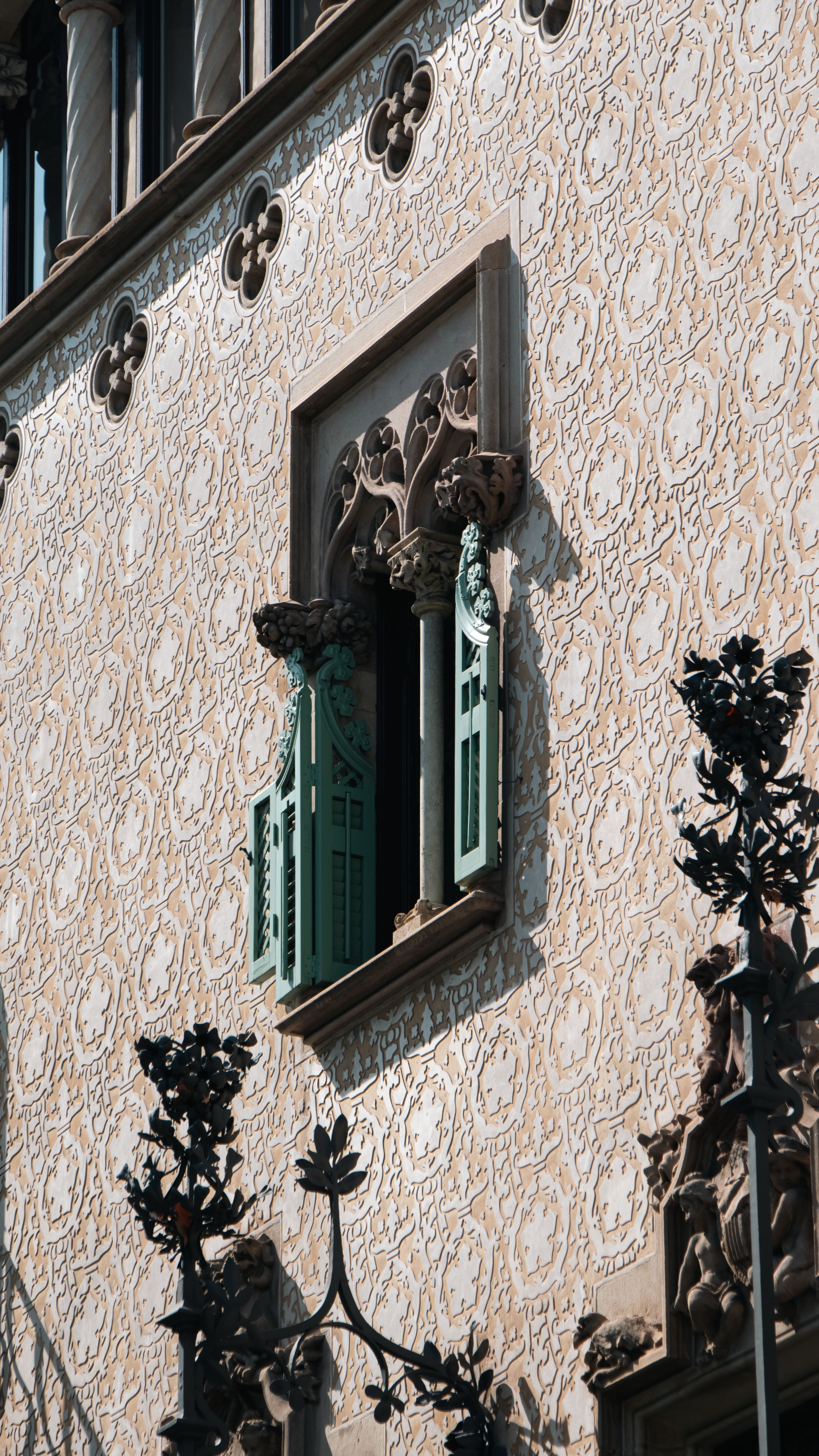 Ornate Window of Historic Spanish Architecture · Free Stock Photo