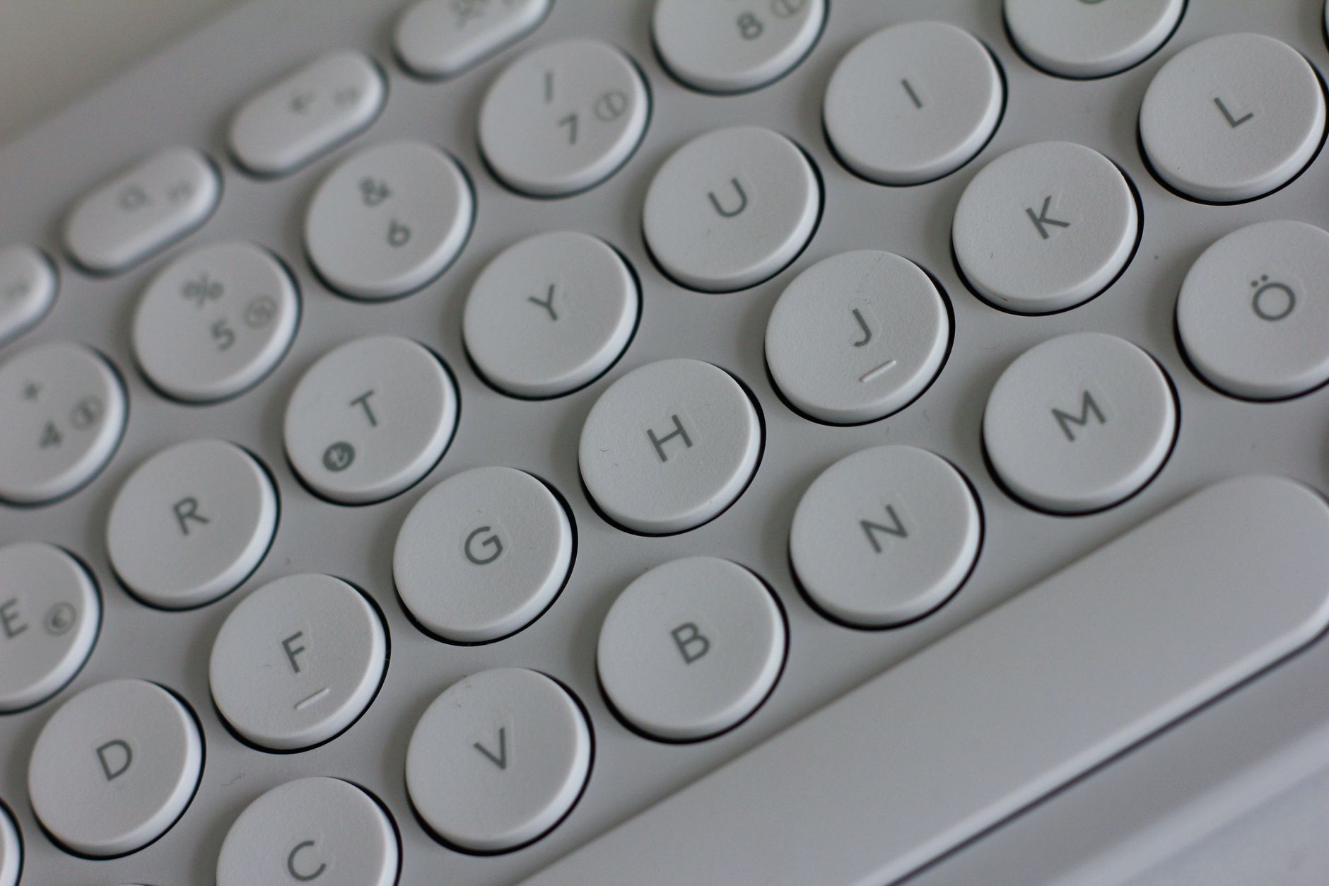 Teclado de portátil com destaque na tecla Print Screen, usada para tirar print no PC