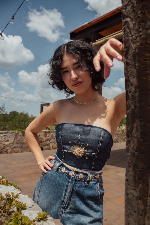 Free Elegant fashion model posing outdoors in Purísima de Cubos, showcasing denim style under warm daylight. Stock Photo