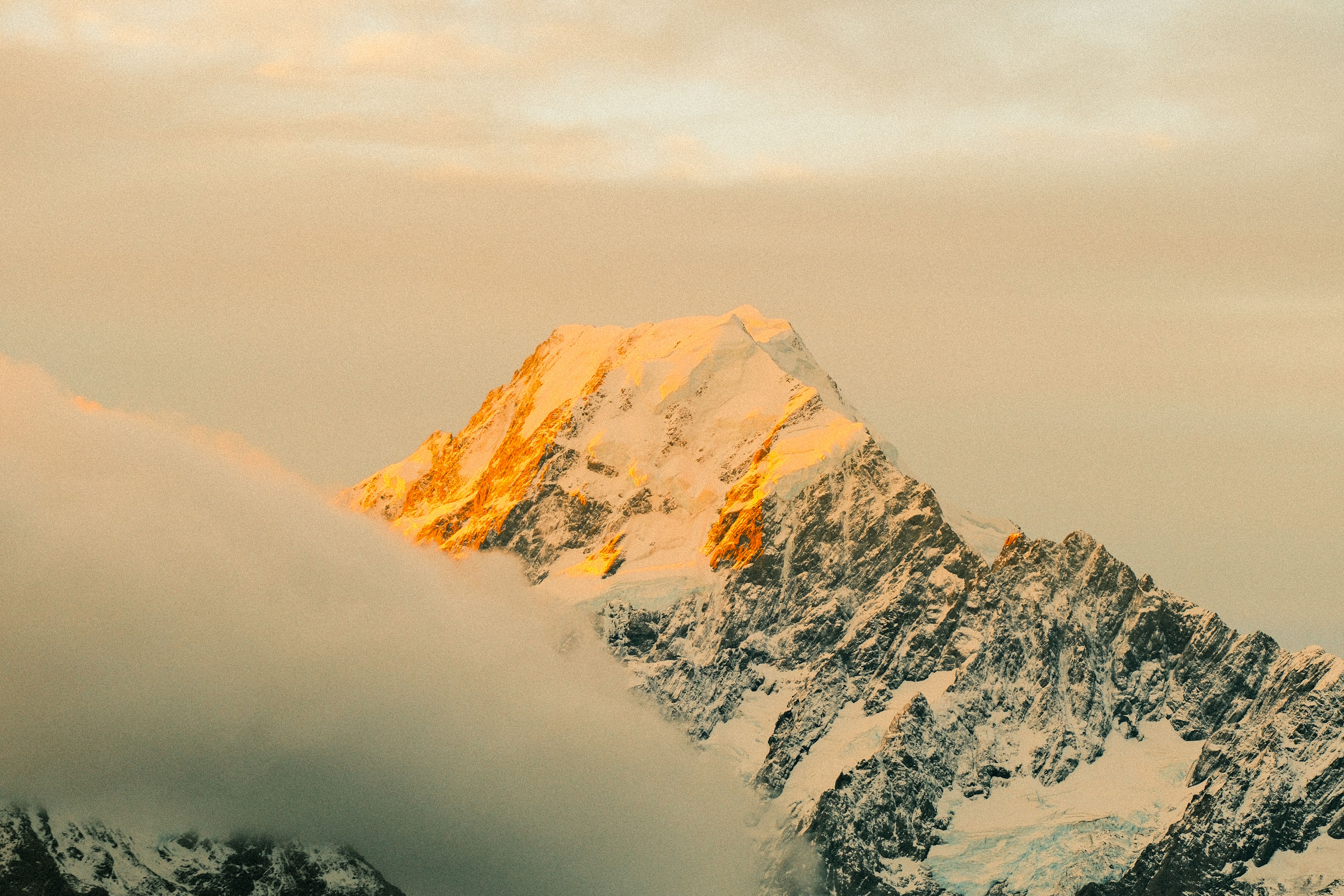 Golden Sunset Over Mount Cook, New Zealand · Free Stock Photo