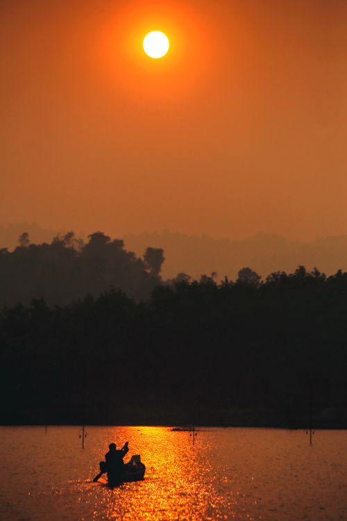 Free A tranquil boat journey during a golden sunset in Rangamati, Bangladesh. Stock Photo