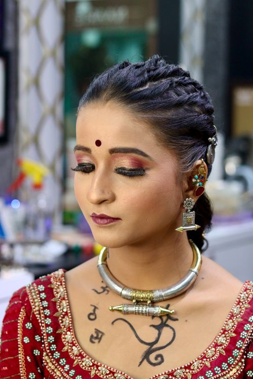 Free Close-up of a woman in traditional attire with intricate jewelry and makeup. Stock Photo