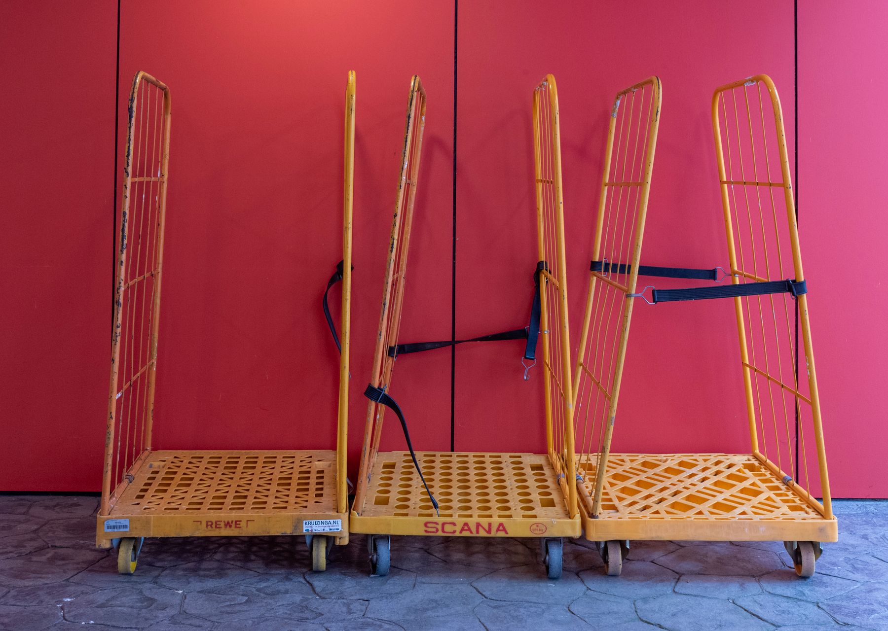 Removals and storage in Surlingham — crew wrapping and loading on moving day