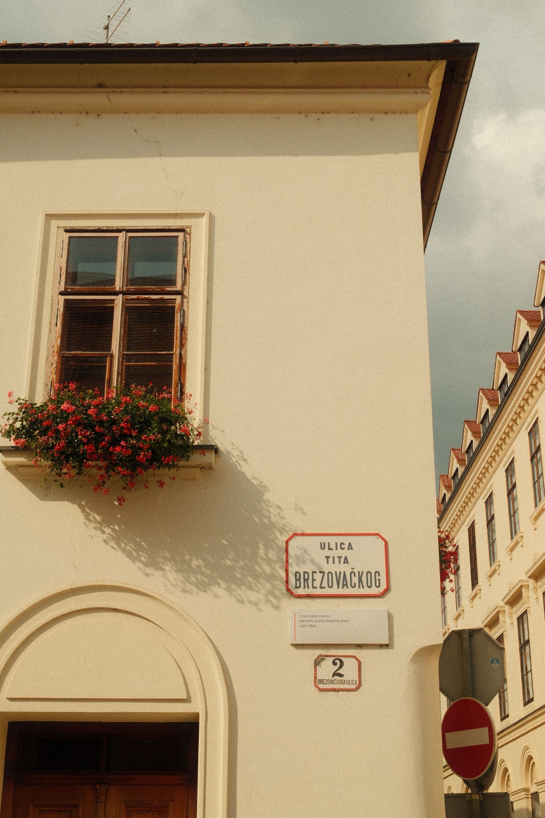 Charming European Street Corner with Flowers · Free Stock Photo