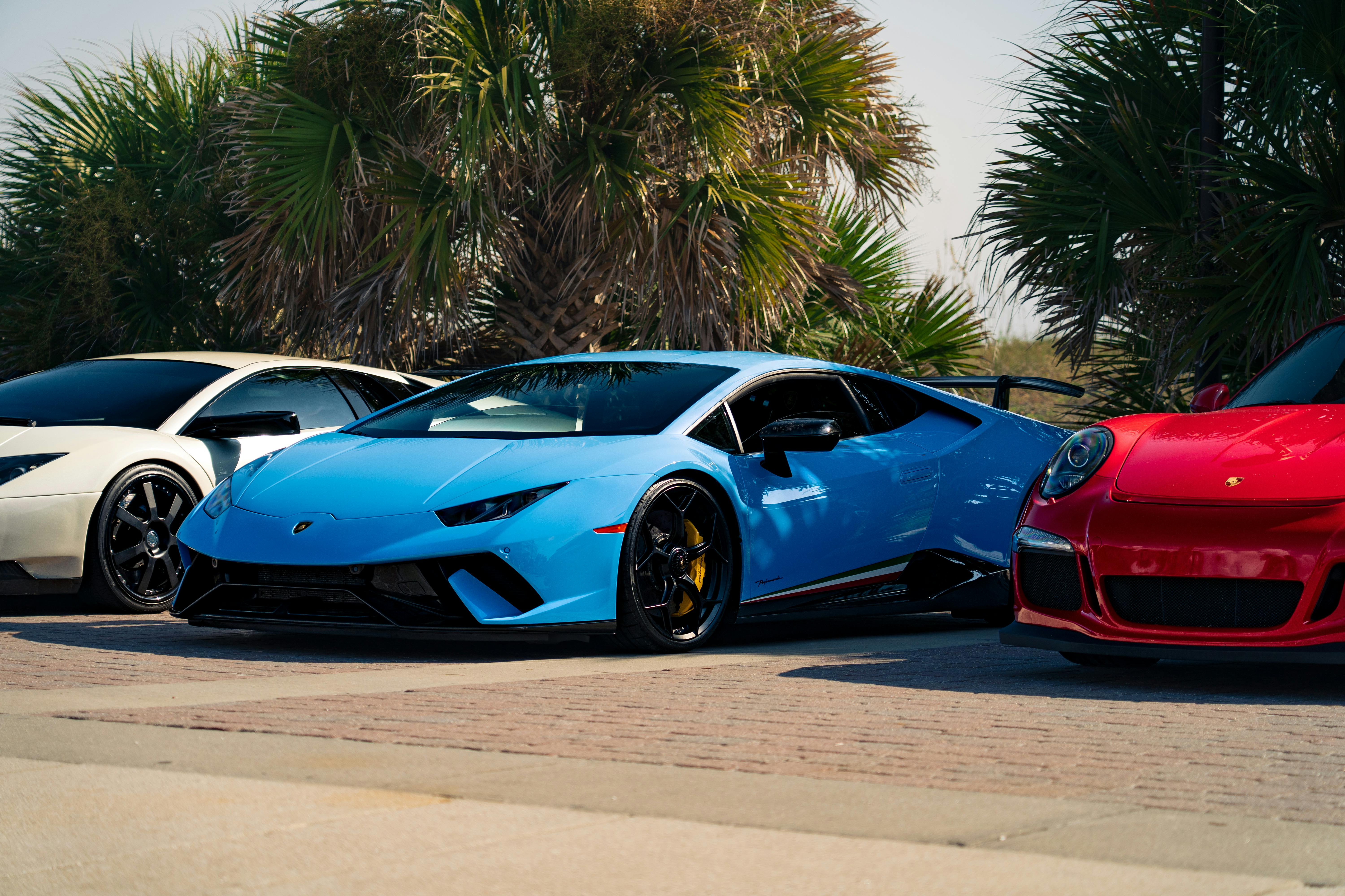 VIDEO: Care este cel mai rapid supercar de off-road? Porsche 911 Dakar vs Lamborghini Huracan ...