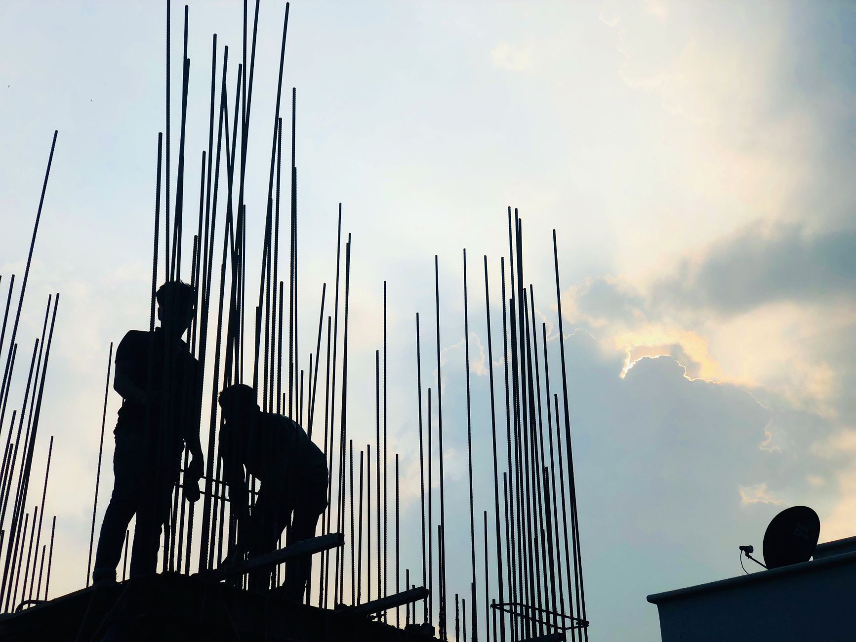 The Future of Construction: Reusable vs Disposable Tools for Dust Control