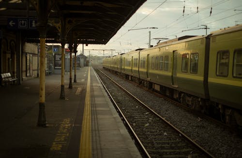 Fotos de stock gratuitas de Dublín, entrenar, estación de metro