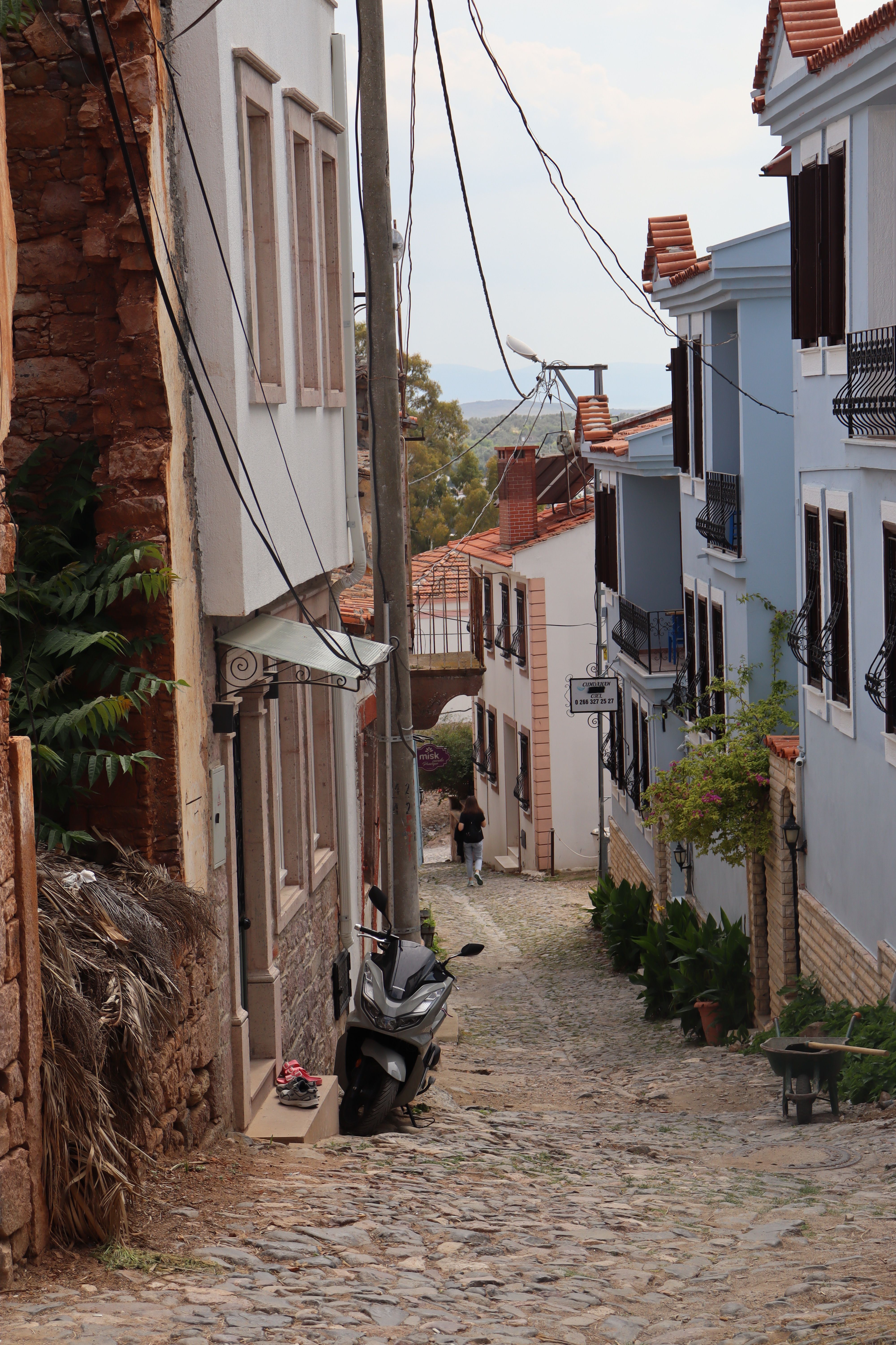Charming Cobblestone Alley in Quaint Village · Free Stock Photo
