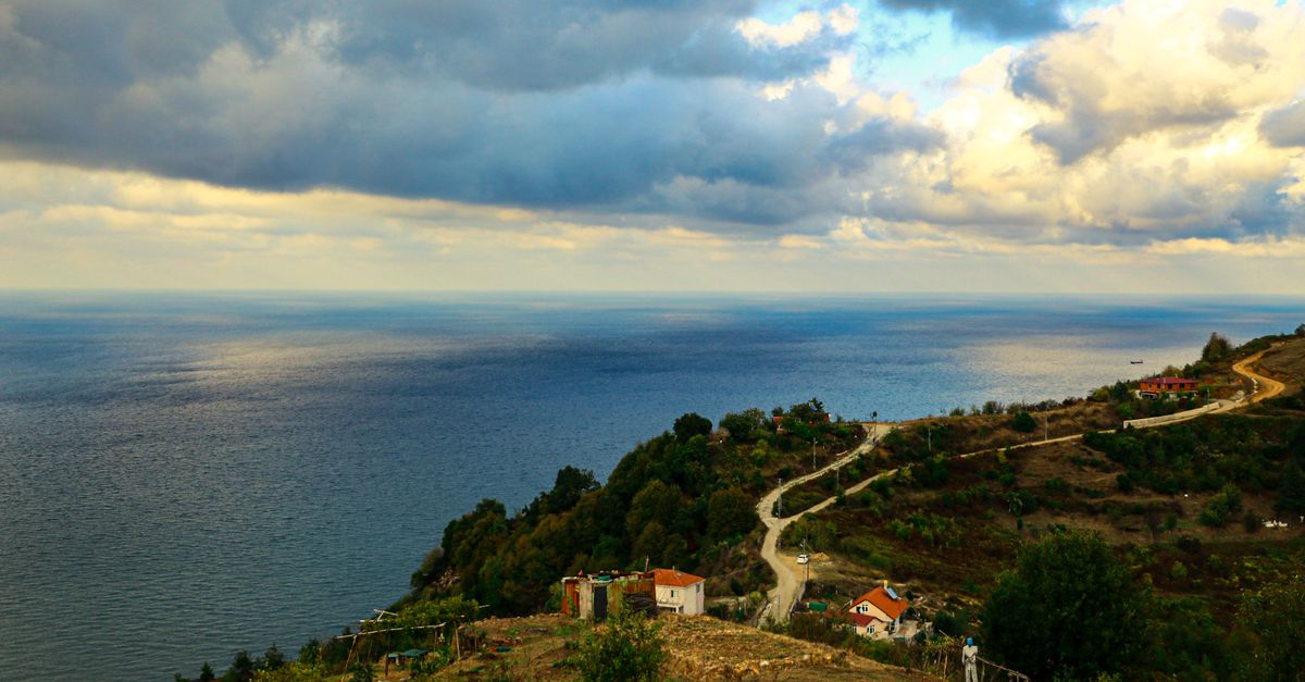 Scenic Coastal Landscape with Dramatic Clouds · Free Stock Photo