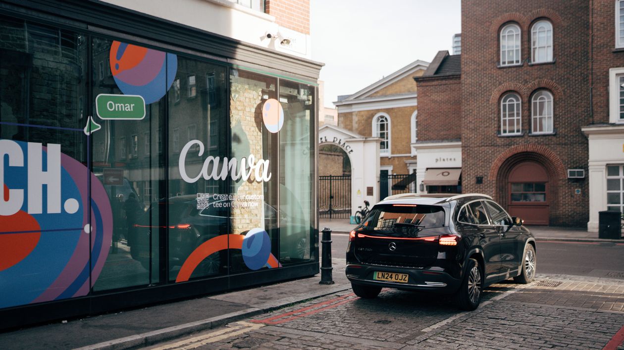 Car Storefront View Urban Street Scene with Car and Storefront Display · Free Stock Photo