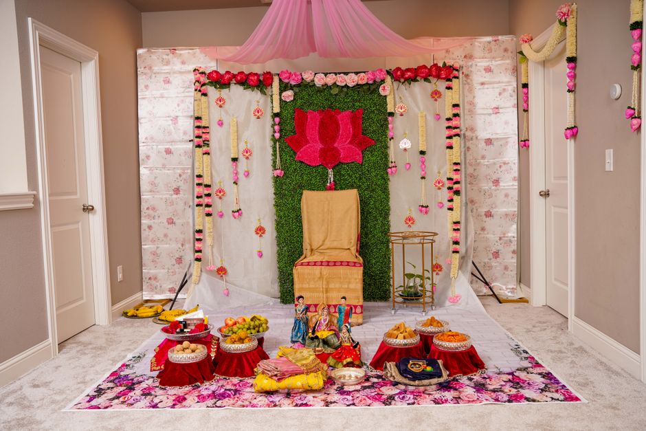 Zomers interieurdecor met lotusbloemen. Zomers interieurdecor met lotusbloemen.