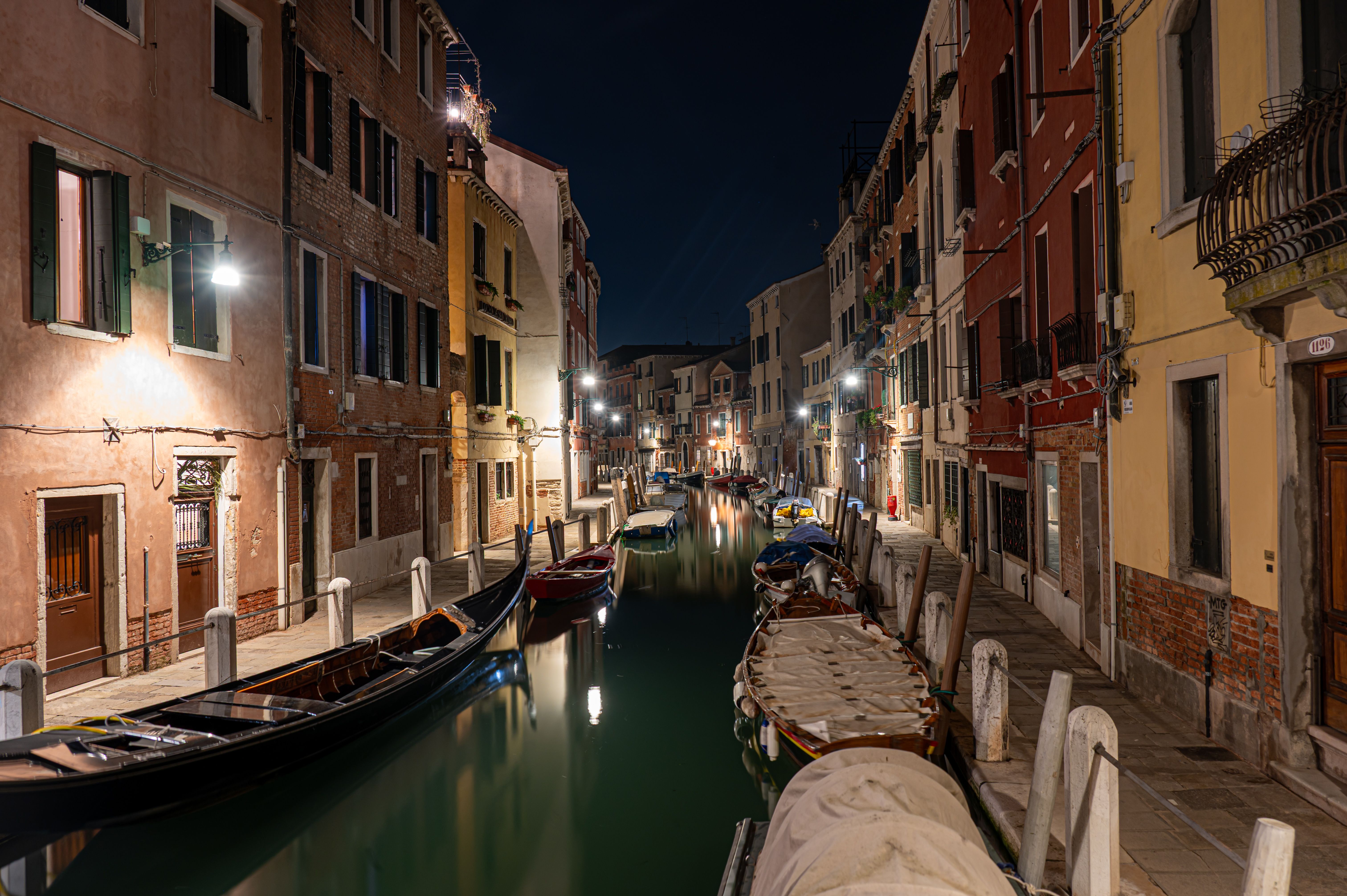 Venice Night Canal with Gondolas and Historic Buildings · Free Stock Photo