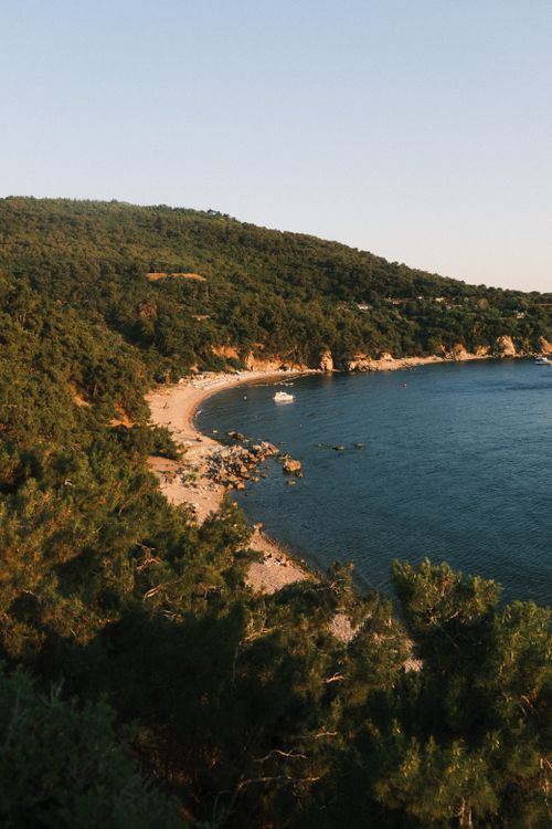 Free Stunning aerial view of a serene beach on Burgazada, İstanbul, Türkiye, surrounded by lush greenery. Stock Photo