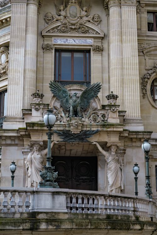 Free Elegant architectural details with statues on a historic Parisian building. Stock Photo