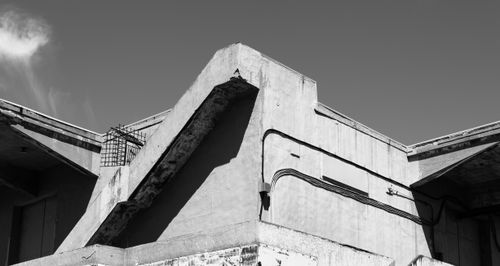 Free Black and white photo of a concrete building's geometric lines and shadows in Otaru, Hokkaido, Japan. Stock Photo