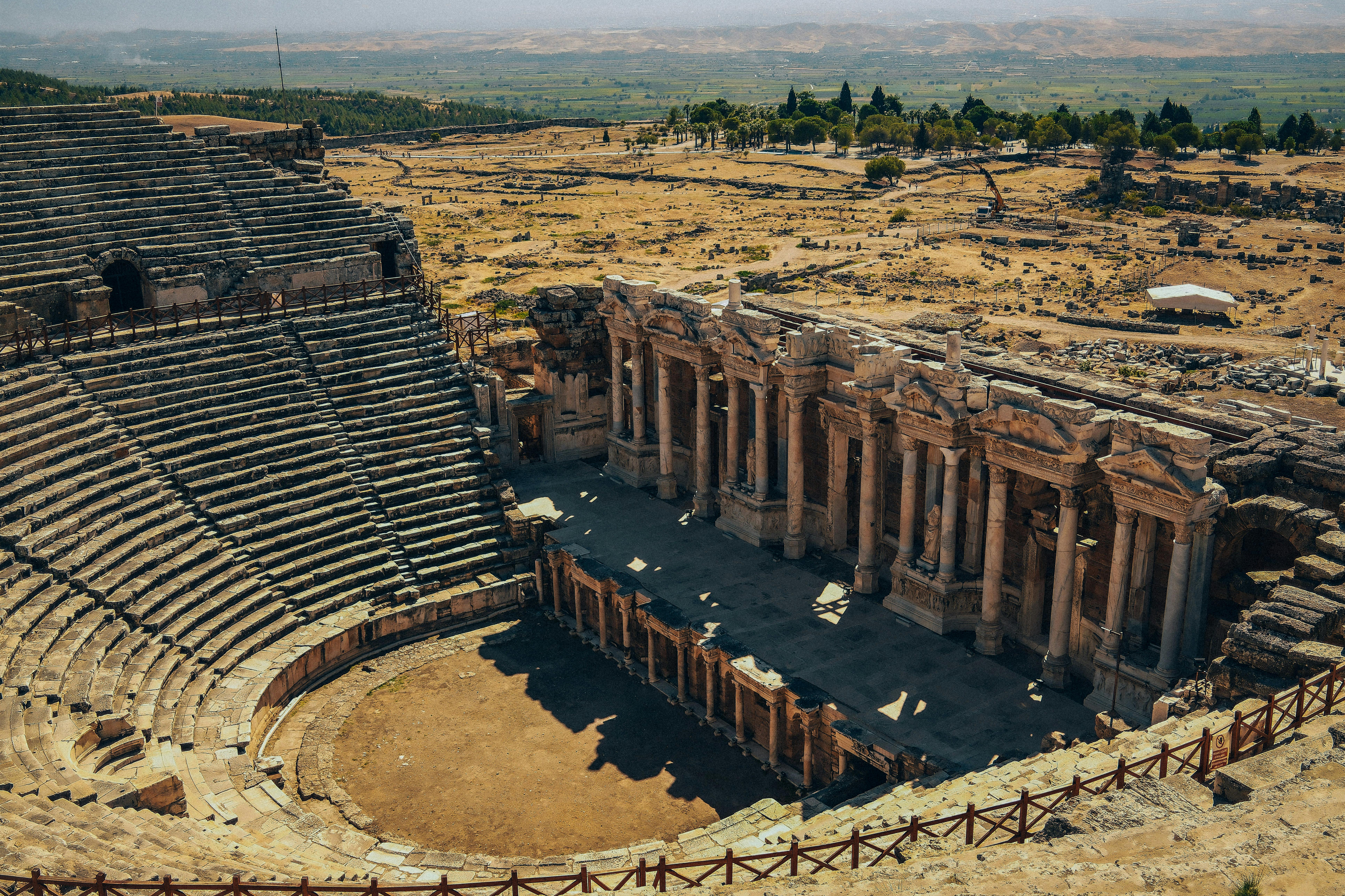 Kostenlos Atemberaubender Blick auf das antike römische Amphitheater in Hierapolis in der türkischen Region Pamukkale. Stock-Foto