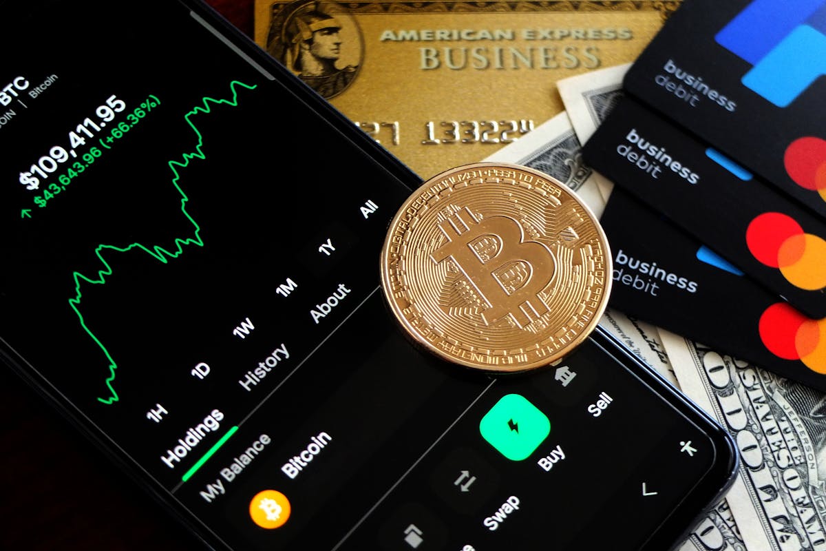 Bitcoin And Tech Stocks: Are They Really Parting Ways?