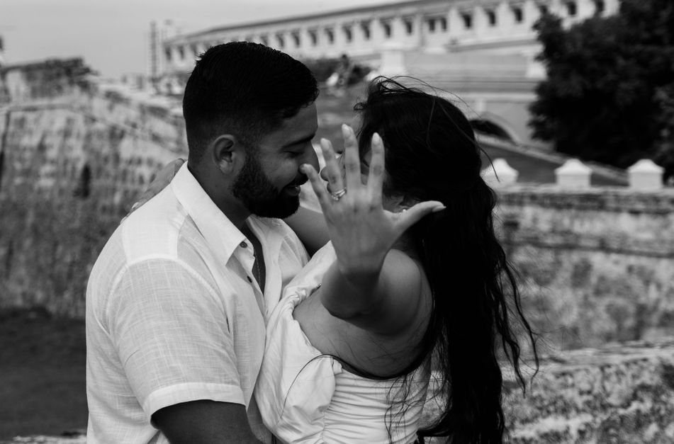 Online dating: starting a conversation on a niche platform