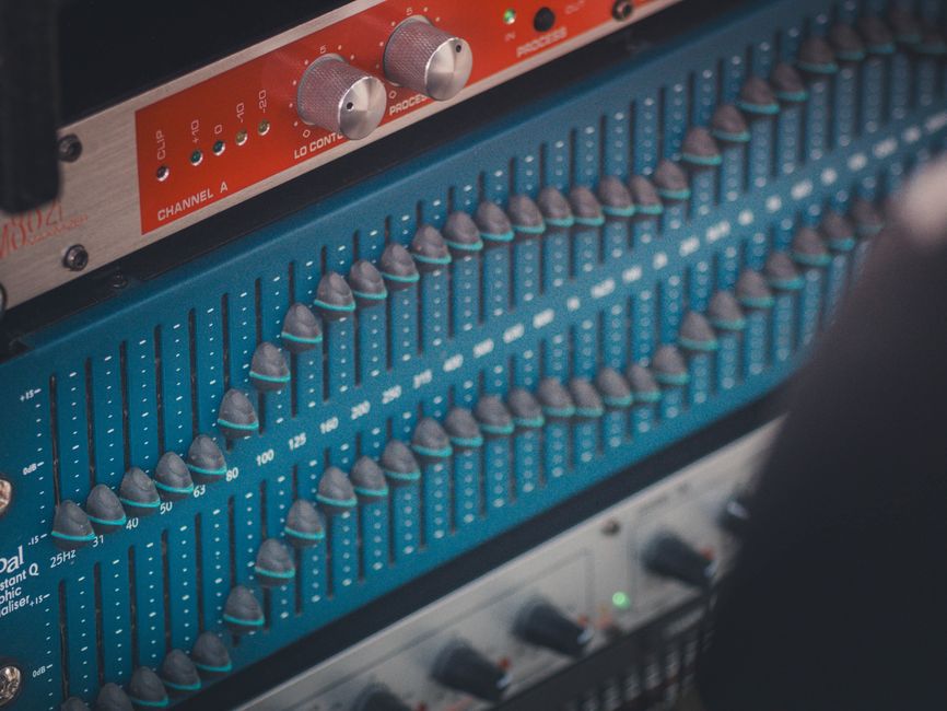 Mengatasi Masalah Umum Bass dengan Equalizer Mengatasi Masalah Umum Bass dengan Equalizer
