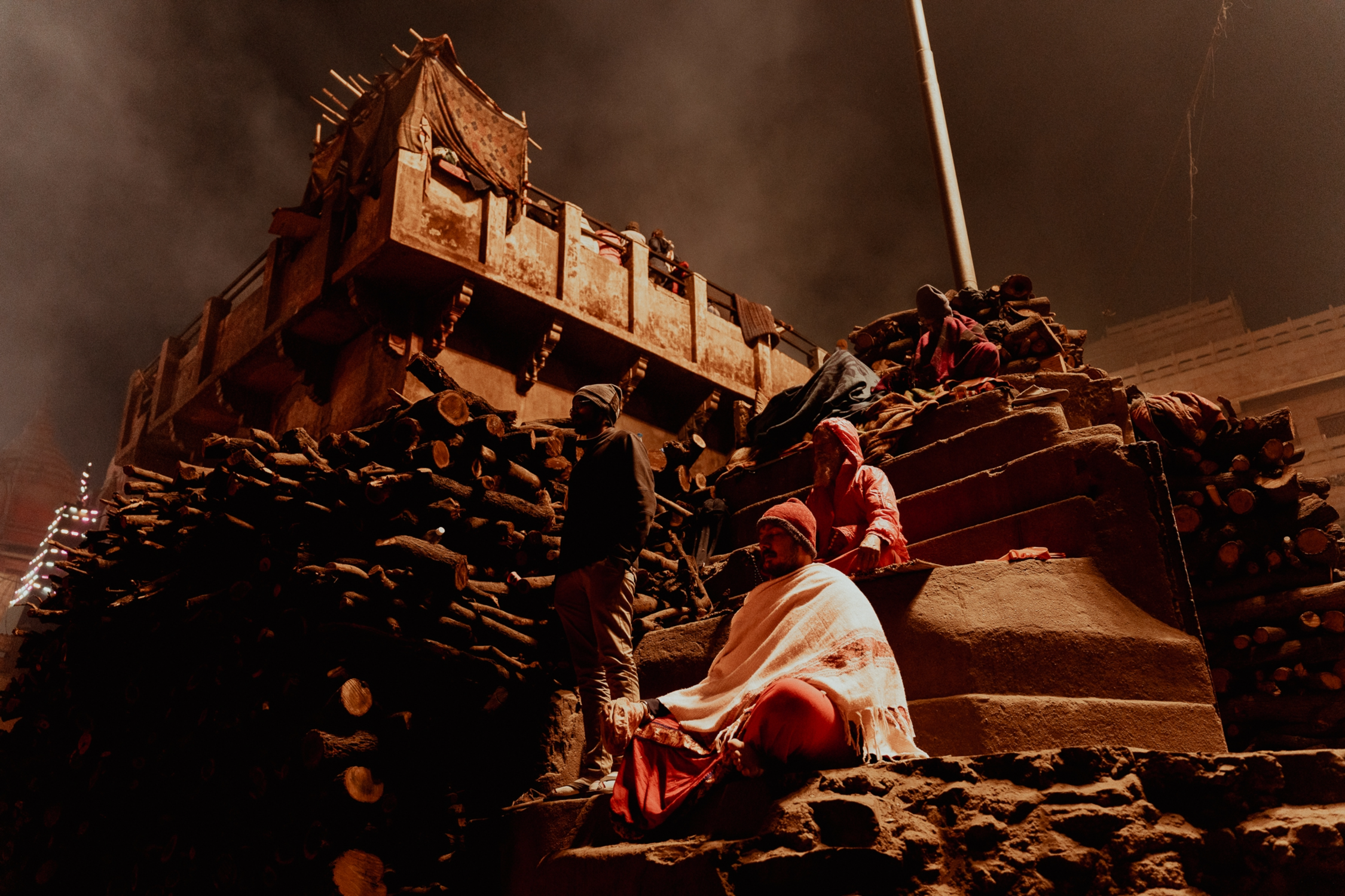 Cultural Ritual at Varanasi's Burning Ghats · Free Stock Photo