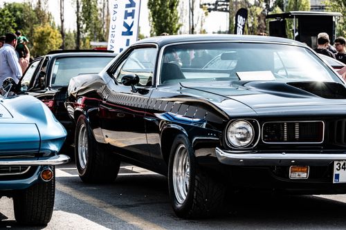 Free Vintage muscle cars on display at an auto show in Ankara, showcasing sleek design and classic style. Stock Photo
