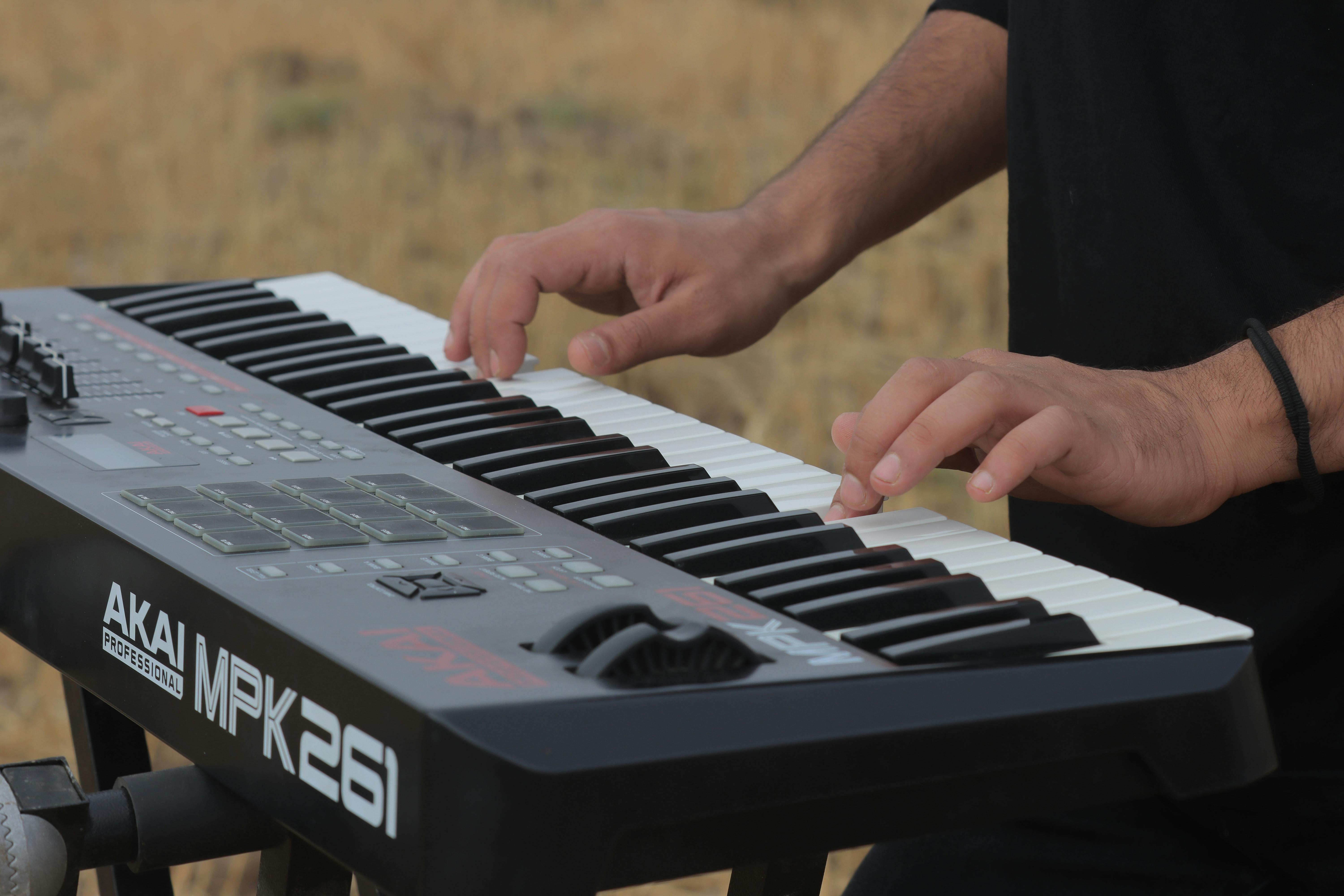 The Surprising Science Behind Music and Brainstorming