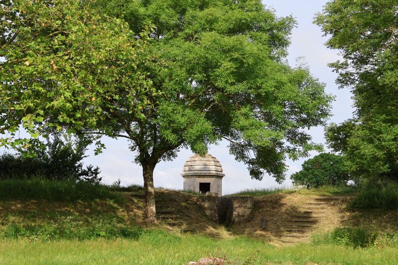 Tia Seu Mound