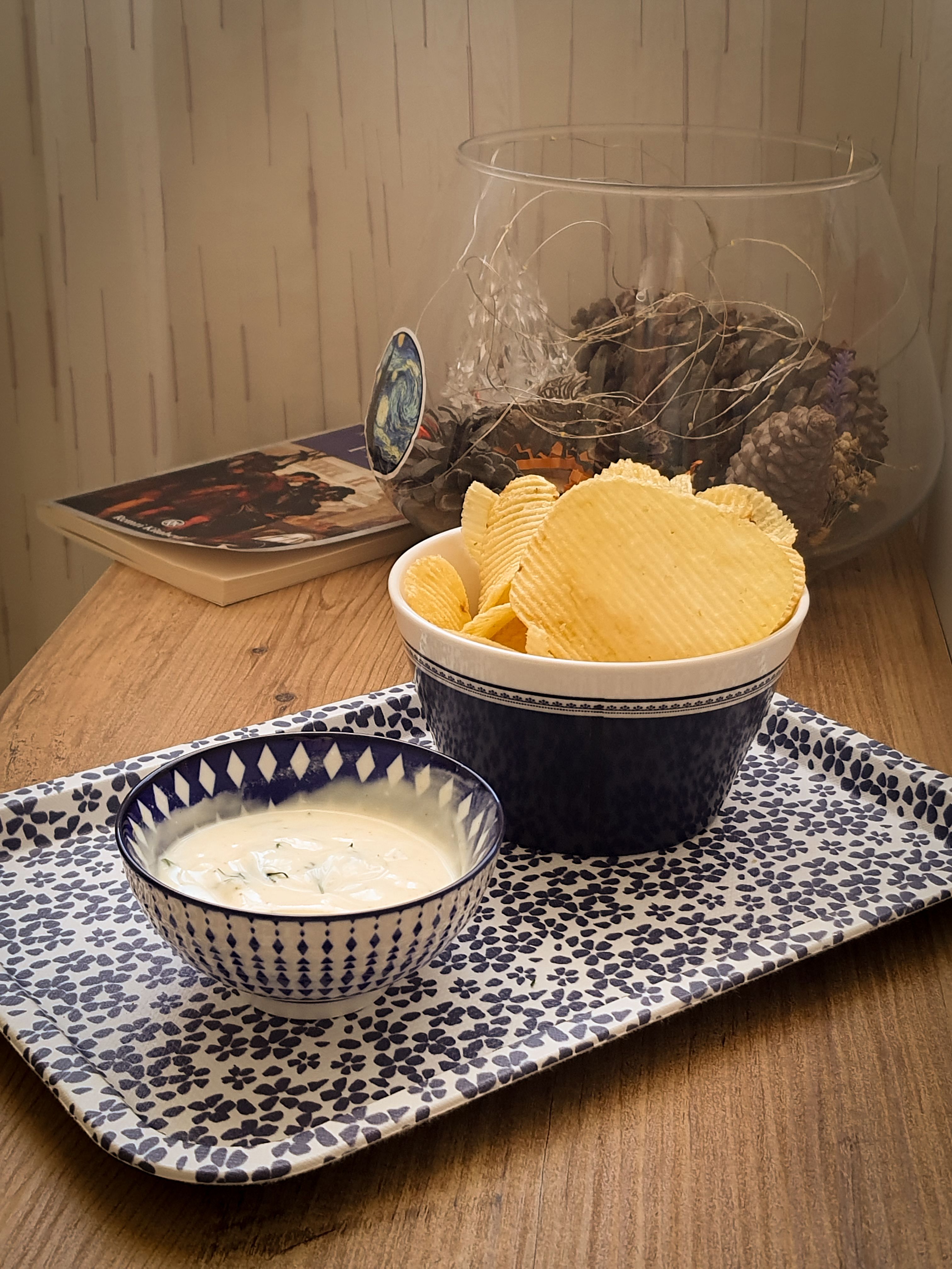 Cozy Snack Setting with Chips and Dip on Tray · Free Stock Photo
