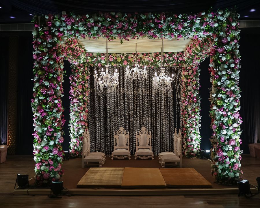 Popular wedding planner in Kerala arranging traditional floral wedding décor