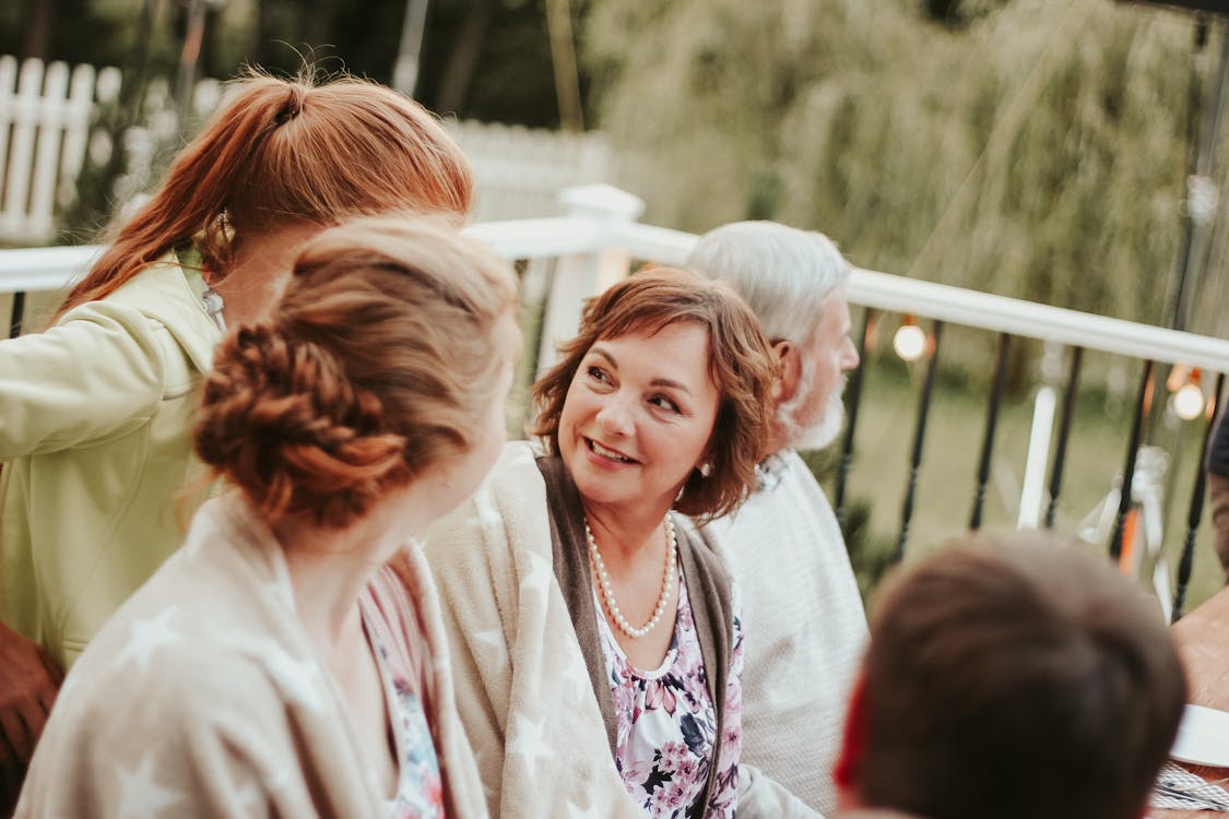 Základová fotografie zdarma na téma babička, denní světlo, dospělý