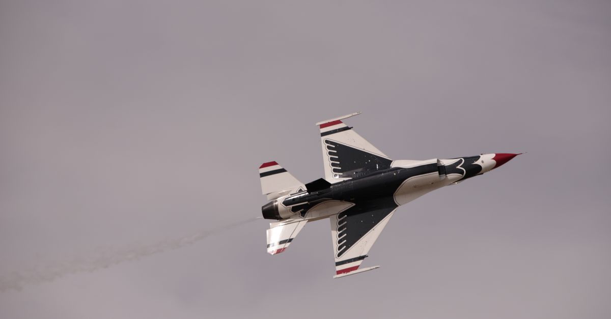 Dynamic Jet Fighter Performing in Overcast Sky · Free Stock Photo