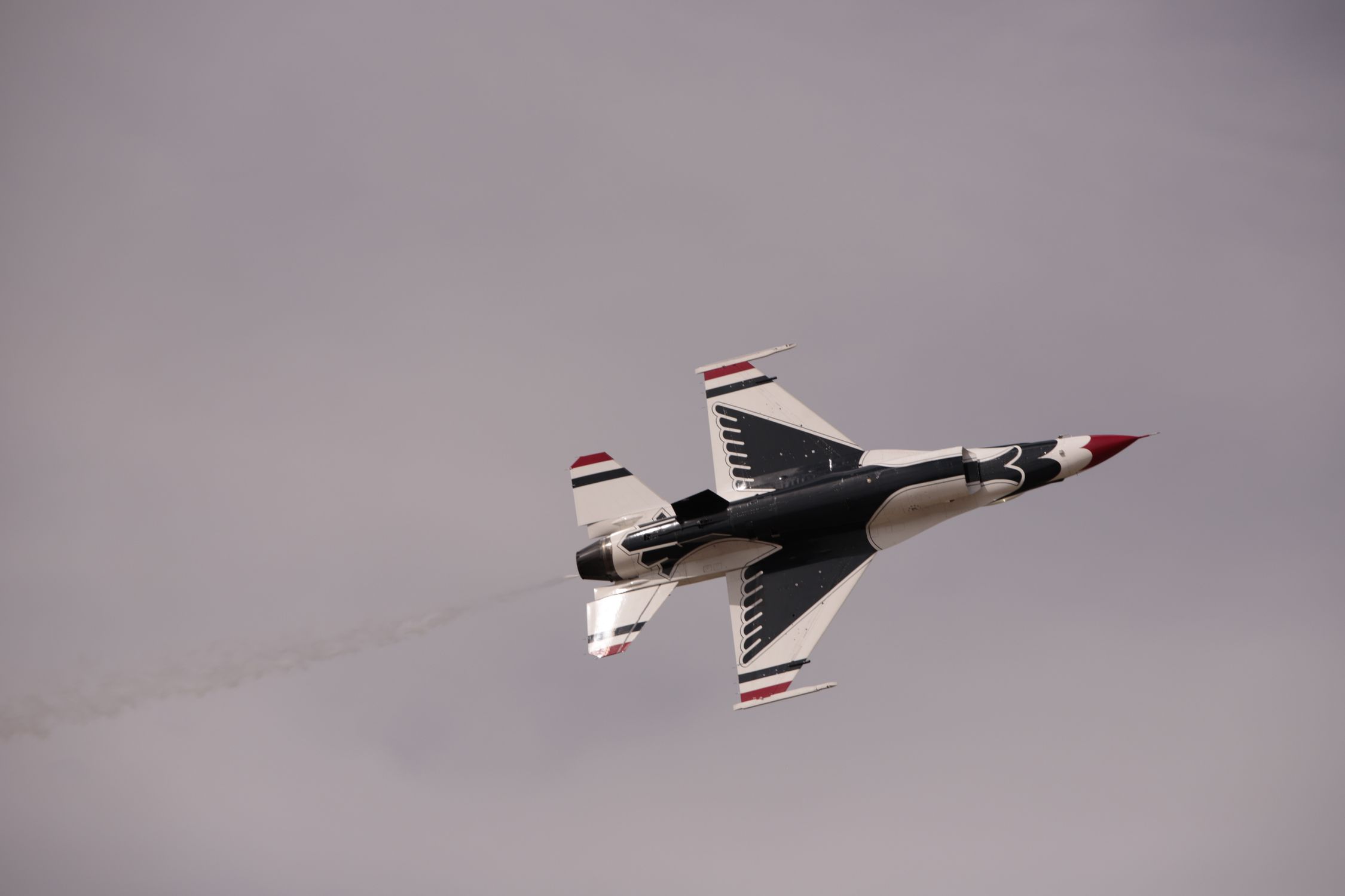 Dynamic Jet Fighter Performing in Overcast Sky · Free Stock Photo