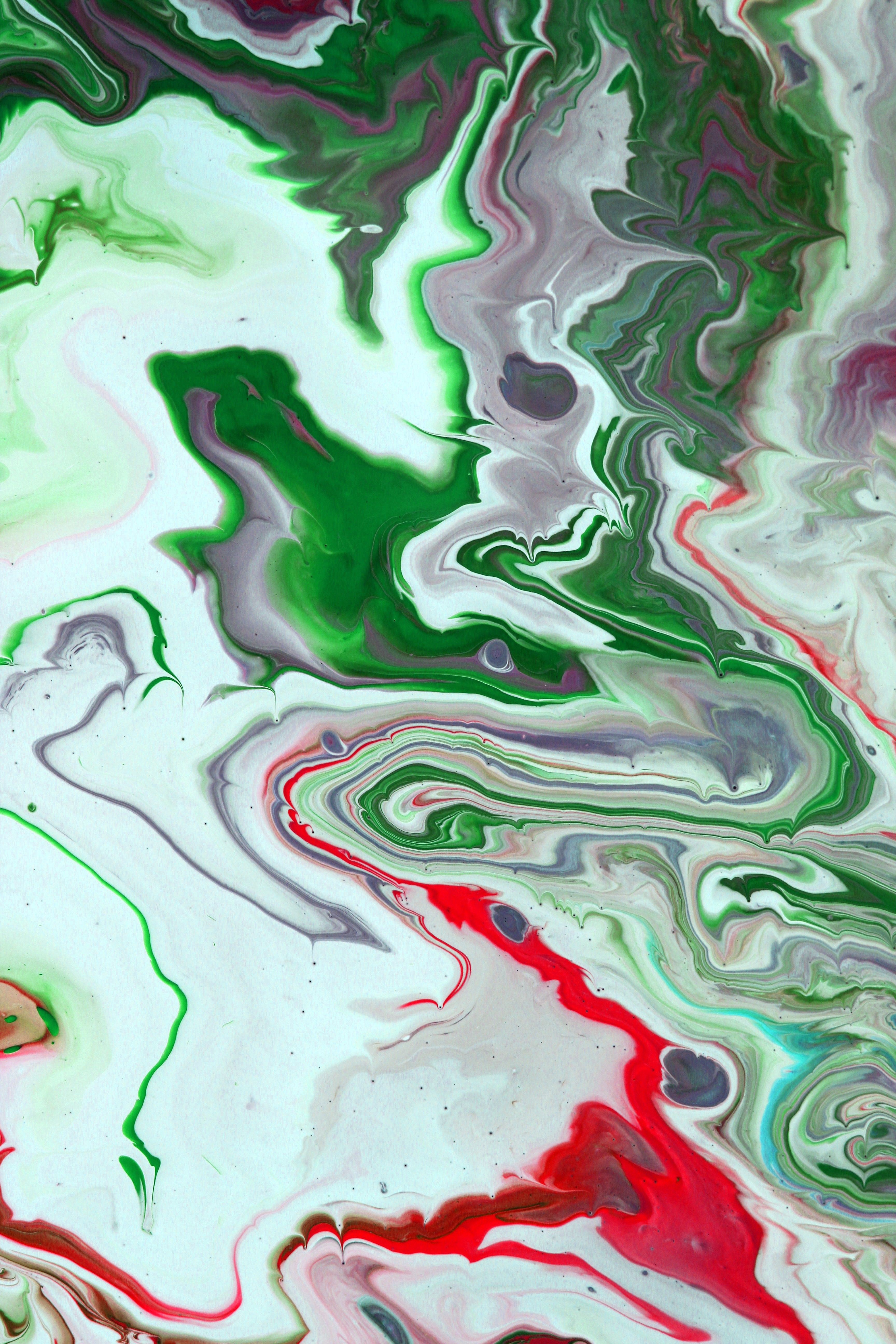 Abstract Fluid Art with Vibrant Green and Red Hues · Free Stock Photo